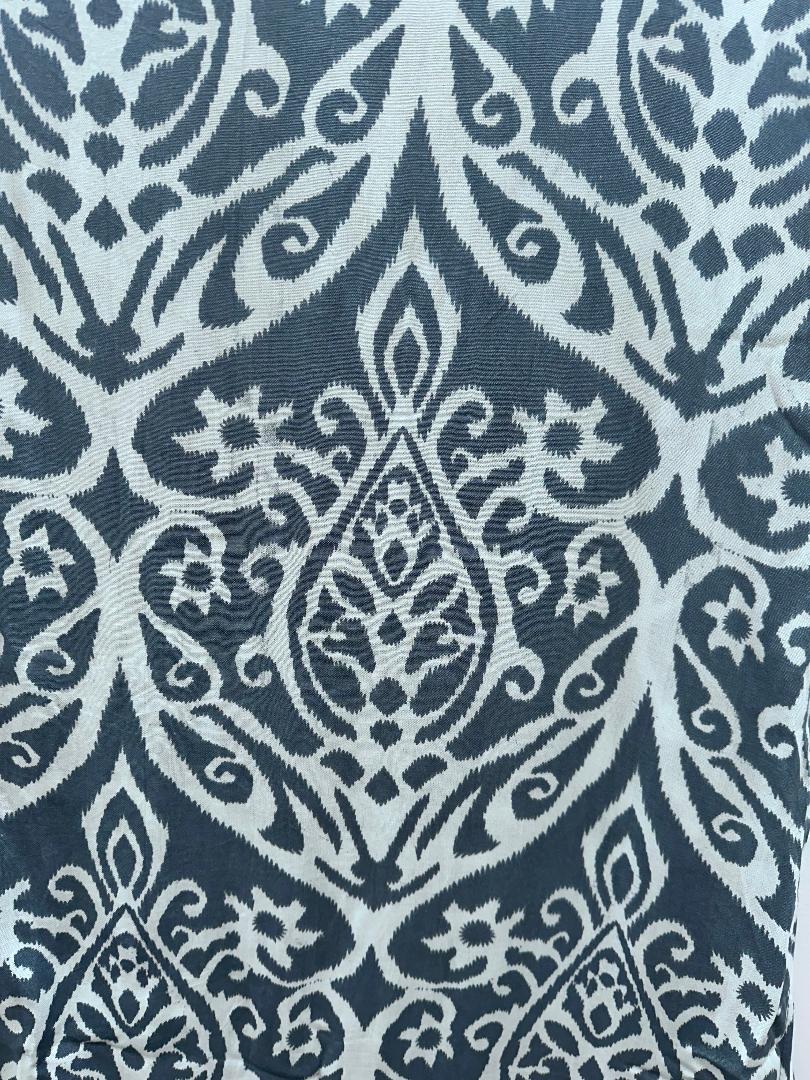 Gray with aqua pattern swatch