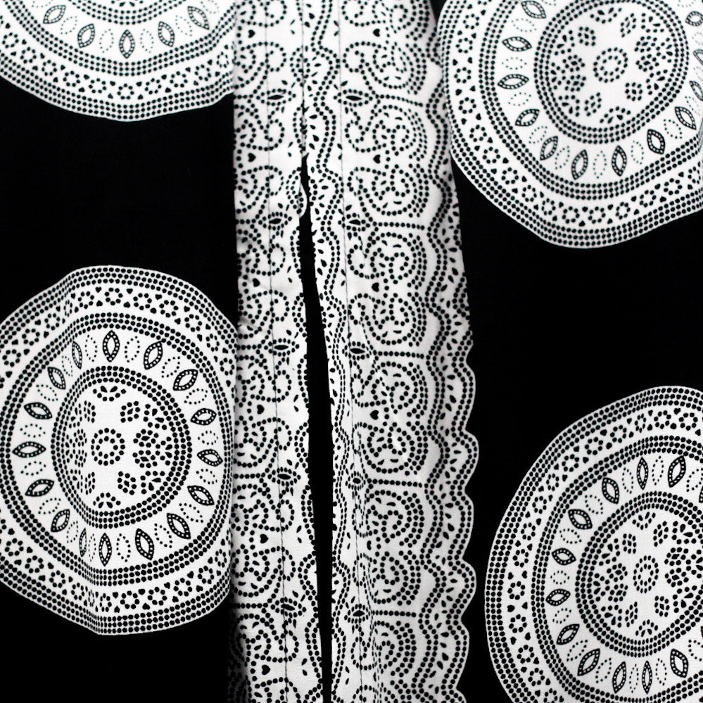 black with white dials pattern swatch