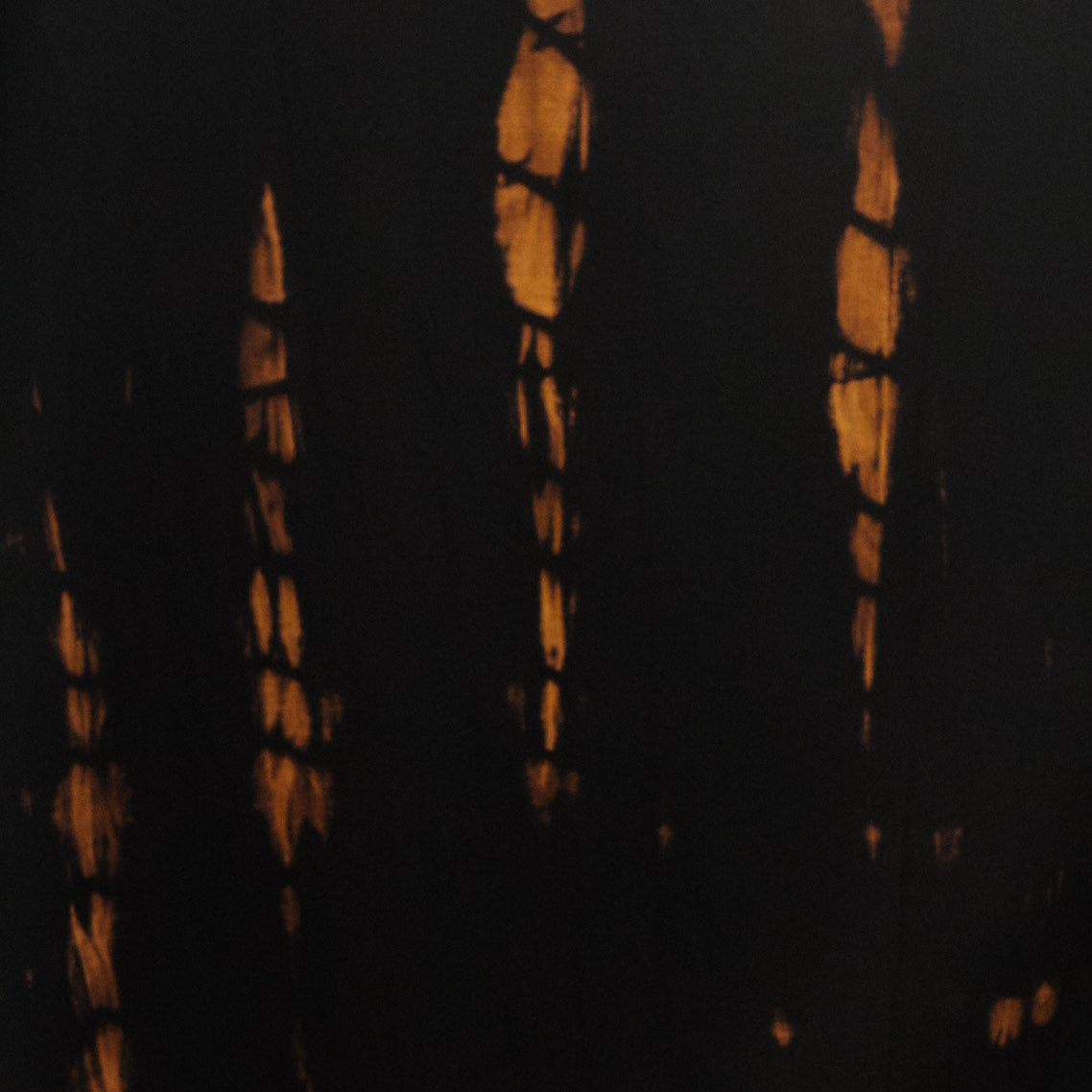 black with gold tiger stripes pattern swatch