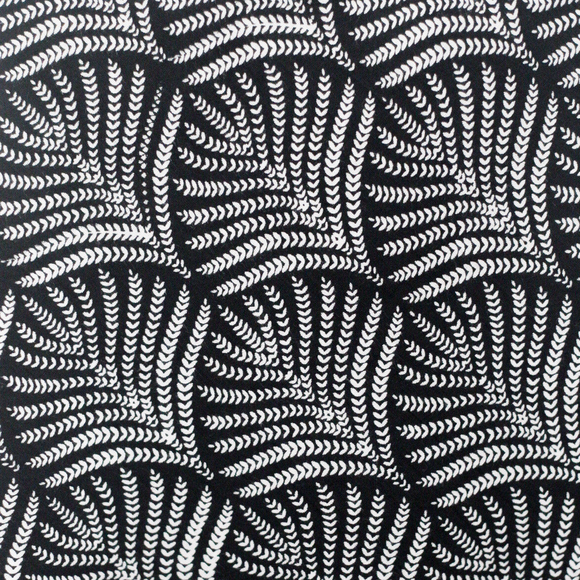 black with white shell pattern swatch