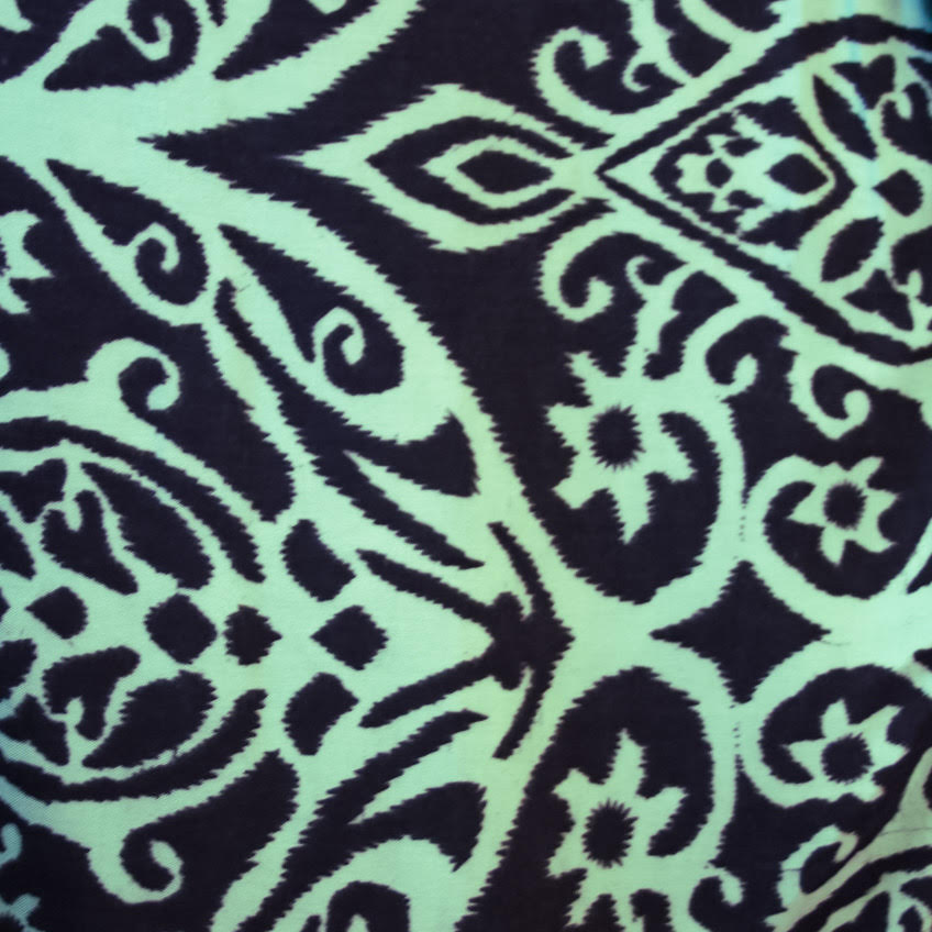 black with green crest pattern swatch