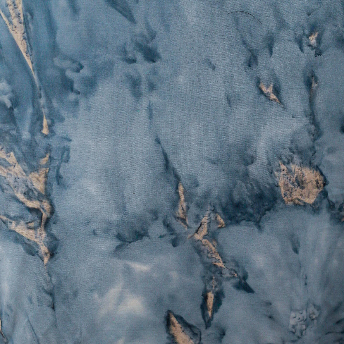 blue and white tie dye pattern swatch