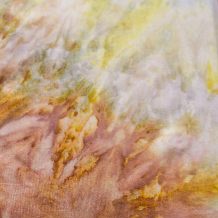 light earth tones tie dye pattern swatch