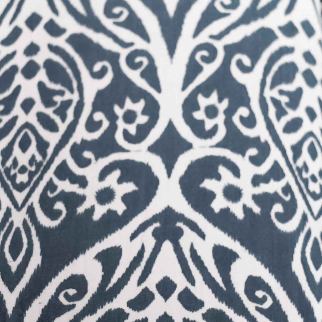 gray with white crest pattern swatch