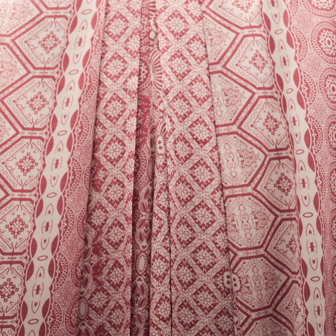 Rose with white pattern swatch